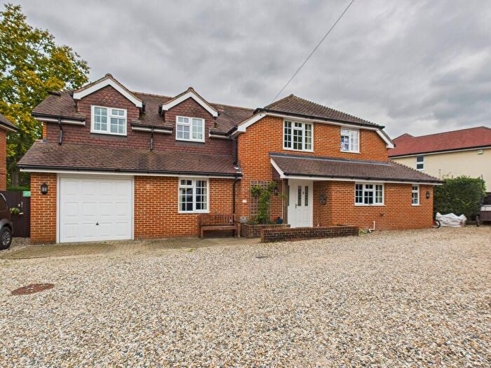 4 Bedroom Detached House For Sale In West Street, Tadley, RG26