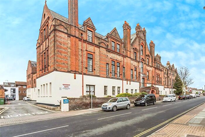 3 Bedroom Flat To Rent In Lawrence Road, Southsea, Hampshire, PO5