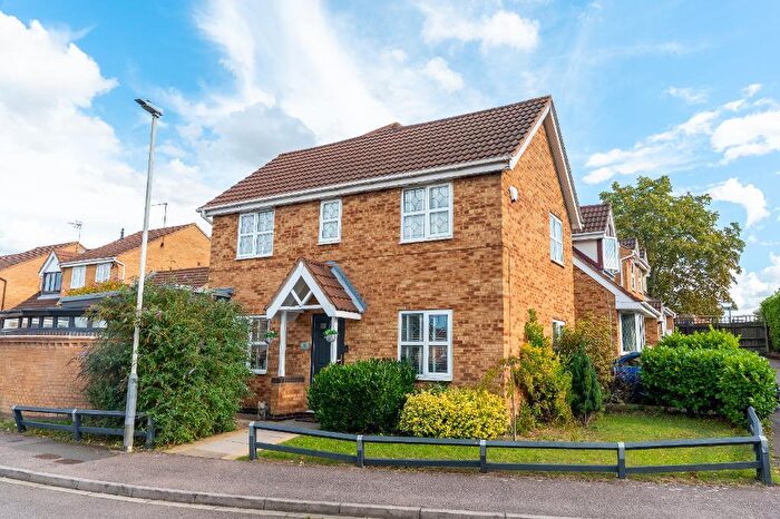 3 Bedroom Semi-Detached House For Sale In Lambourn Drive, Bushmead, Luton, Bedfordshire, LU2