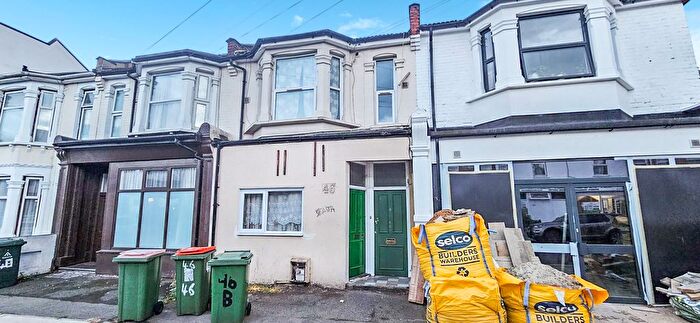 2 Bedroom Flat For Sale In Manor Park, London, E12