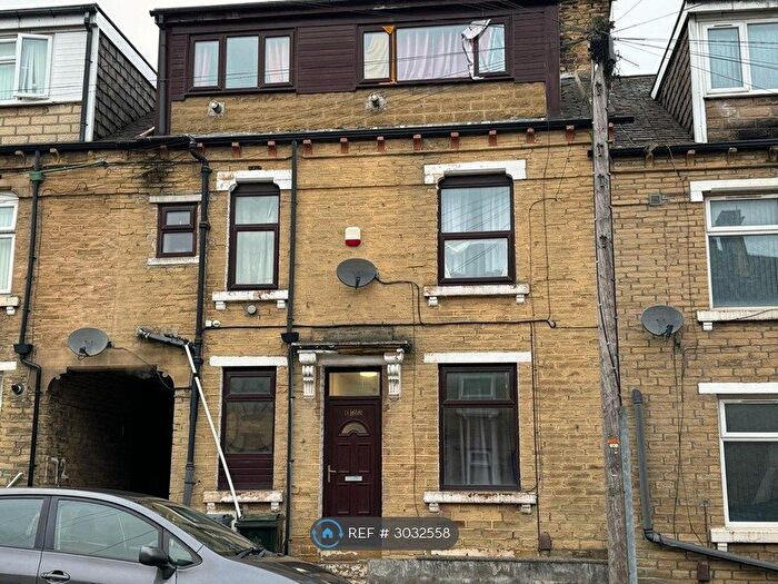 4 Bedroom Terraced House To Rent In Dirkhill Road, Bradford, BD7