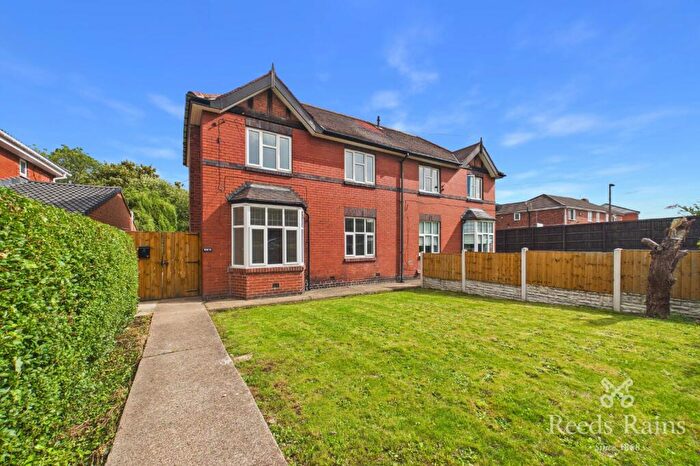4 Bedroom Semi-Detached House For Sale In Park Lane, Thrybergh, Rotherham, South Yorkshire, S65
