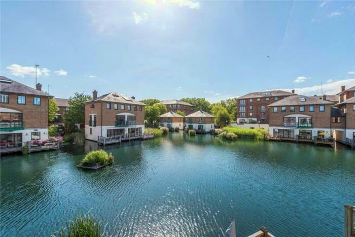 2 Bedroom Flat To Rent In Plover Way, London, SE16