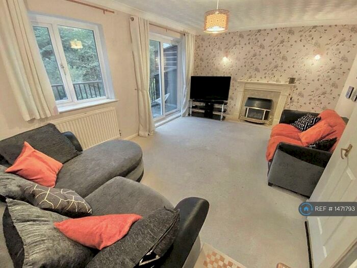 3 Bedroom End Of Terrace House To Rent In Holly Close, Grantham, NG31