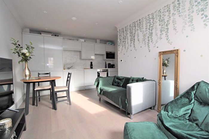 1 Bedroom Flat To Rent In Lower Southend Road, Wickford, SS11