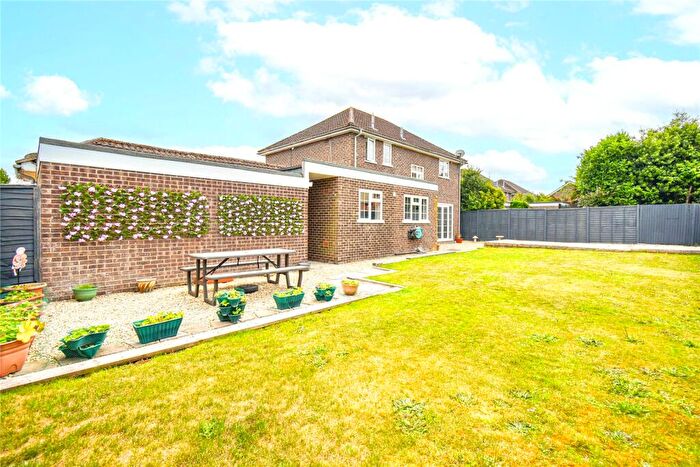 4 Bedroom Detached House For Sale In Speen Place, Speen, Newbury, Berkshire, RG14