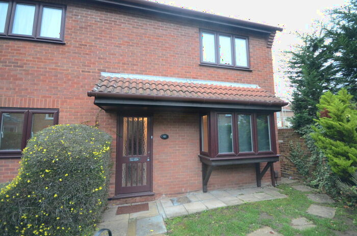 1 Bedroom Flat To Rent In Imperial Road, SL4