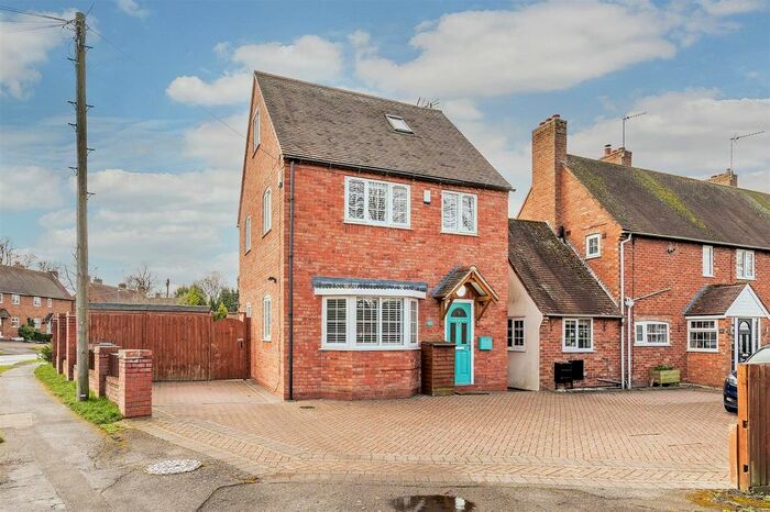 4 Bedroom Detached House For Sale In Arden Road, Henley-In-Arden, B95