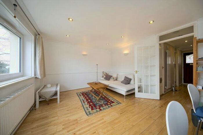 2 Bedroom Flat To Rent In Edgar Road, Whitton, Hounslow, TW4