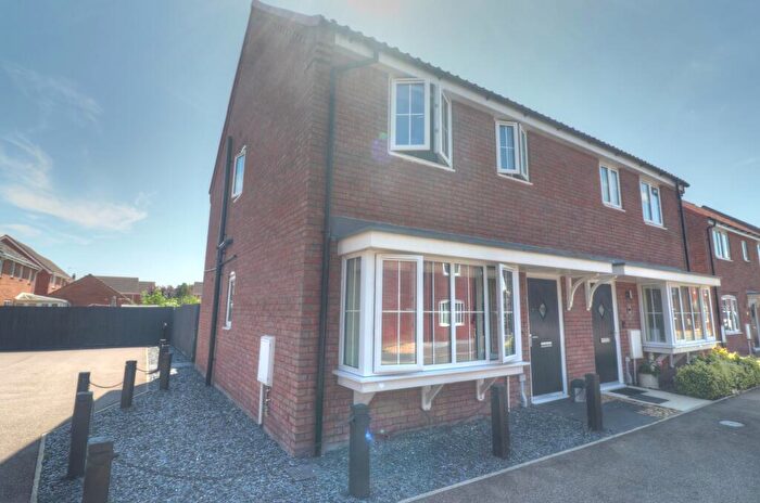 3 Bedroom Semi-Detached House For Sale In Willow Court, Cowbit, PE12