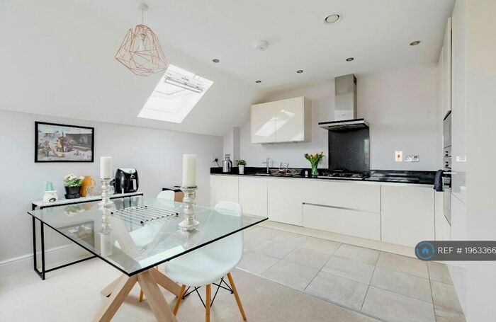 2 Bedroom Flat To Rent In Woodcote Road, Wallington, SM6