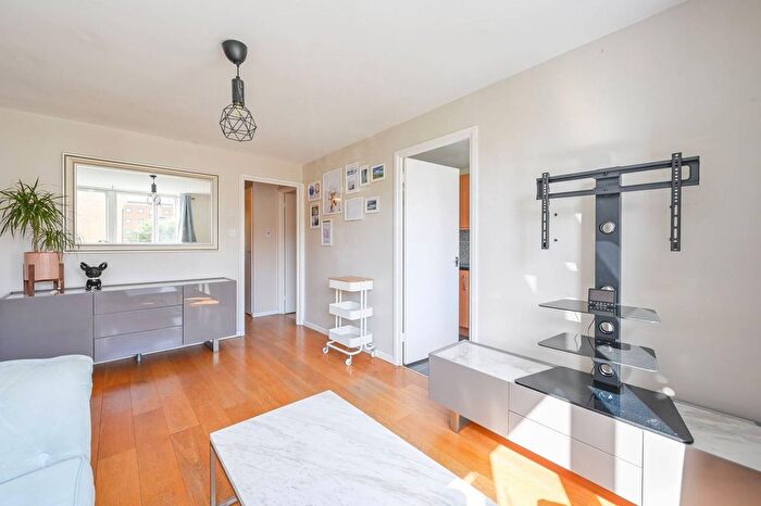 1 Bedroom Flat To Rent In Felixstowe Court, Gallions Reach, London, E16