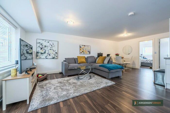 2 Bedroom Flat To Rent In Brondesbury Road, Kilburn, NW6