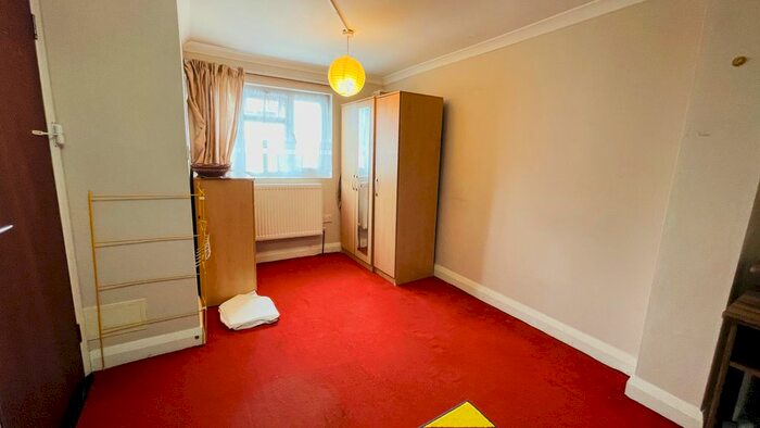 Studio To Rent In St Pauls Avenue, Kenton / Harrow, HA3