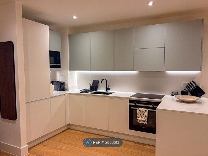 1 Bedroom Flat To Rent In Hive House, London, TW8