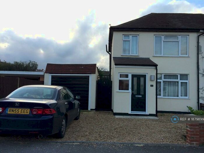 3 Bedroom Semi-Detached House To Rent In Central Avenue, West Molesey, KT8