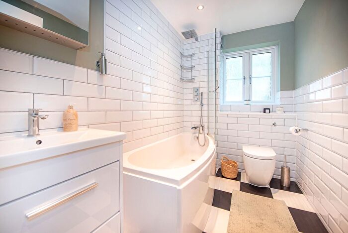 1 Bedroom Flat For Sale In Kingsworthy Close, Kingston Upon Thames, KT1