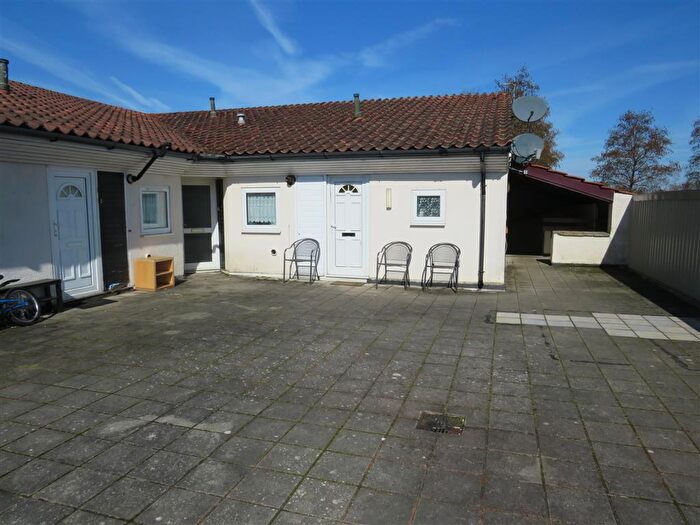 1 Bedroom Flat To Rent In Swinden Court, MK13