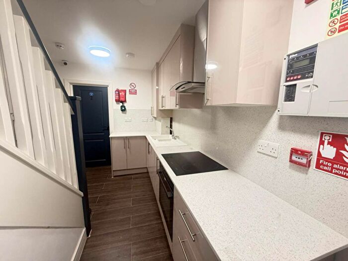 4 Bedroom Semi-Detached House To Rent In Hunters Grove, Hayes, UB3