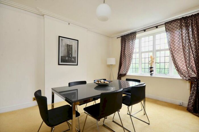 4 Bedroom Flat To Rent In Wildcroft Road, Putney Heath, London, SW15