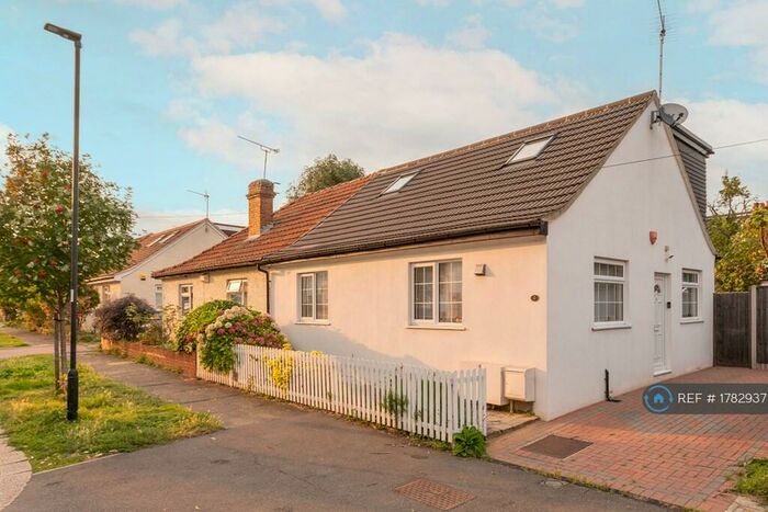 3 Bedroom Semi-Detached House To Rent In Lytton Avenue, London, N13