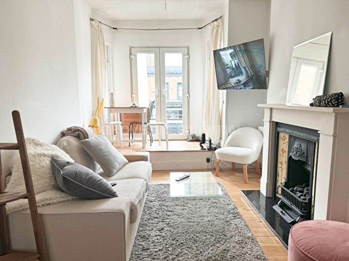 2 Bedroom Flat To Rent In Kings Road, London, SW6