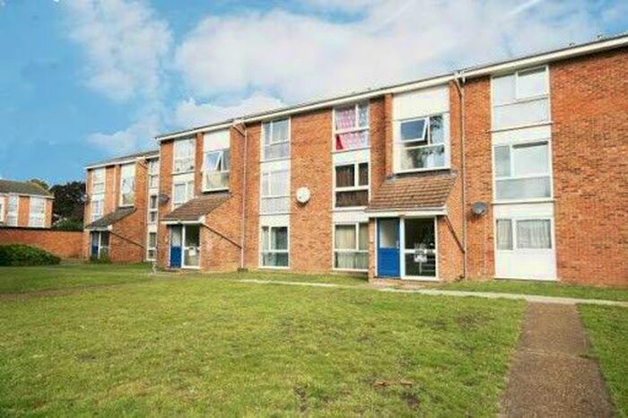 2 Bedroom Maisonette To Rent In Dellow Close, Ilford, Essex, IG2