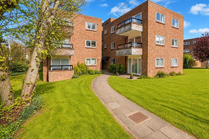 2 Bedroom Apartment To Rent In Milton Road, Harpenden, Hertfordshire, AL5