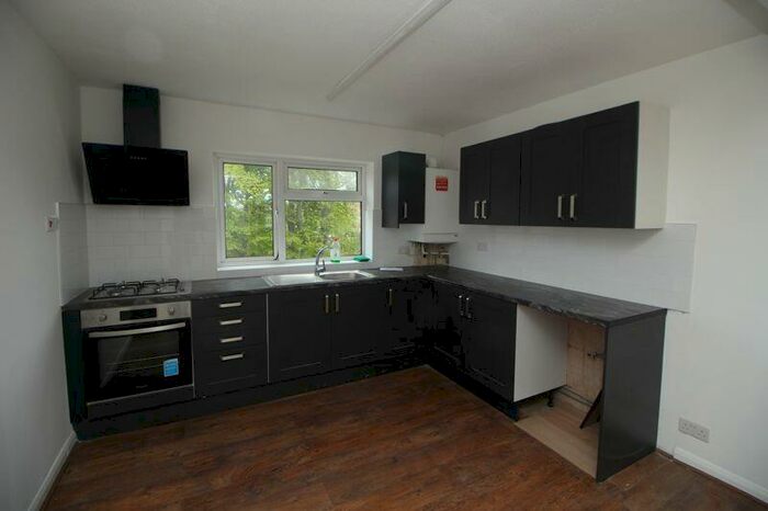 1 Bedroom Flat To Rent In Hungerford Avenue, Slough, SL2