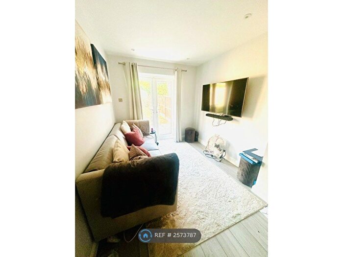 3 Bedroom Terraced House To Rent In Pickwick Crescent, Rochester, ME1