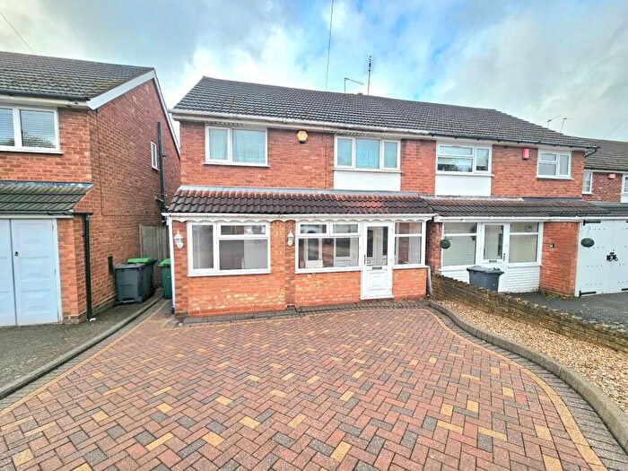 3 Bedroom Semi-Detached House For Sale In Stanton Road, Birmingham, B43