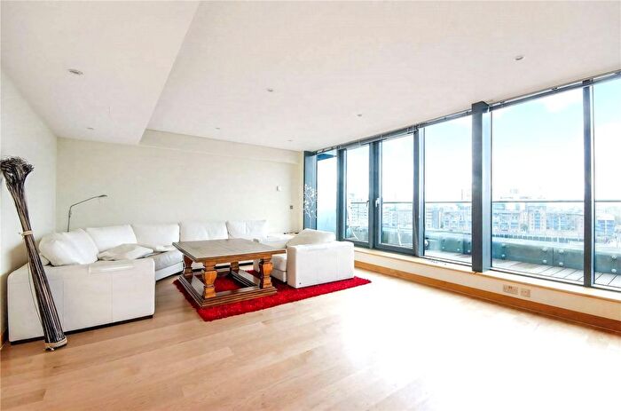 3 Bedroom Flat To Rent In Tea Trade Wharf, Shad Thames, London, SE1