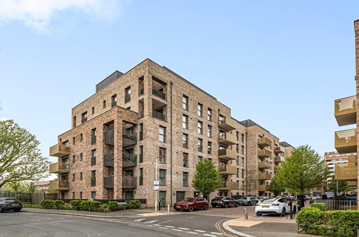 1 Bedroom Flat For Sale In Selbourne Avenue, Hounslow, TW3