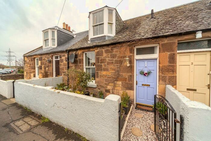 3 Bedroom Cottage To Rent In South Lorimer Place, Cockenzie, East Lothian, EH32