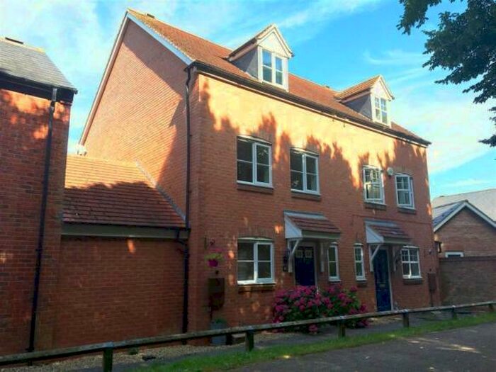 3 Bedroom Town House To Rent In Bennett Way, Stratford Upon Avon, CV37