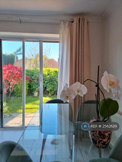 3 Bedroom Bungalow To Rent In Birch Grove, Potters Bar, EN6