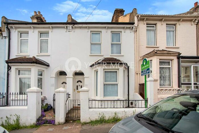 3 Bedroom Terraced House To Rent In Kitchener Road, Rochester, Kent, ME2