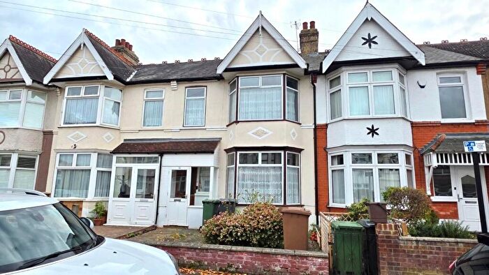 2 Bedroom House For Sale In Hampton Road, London, E4