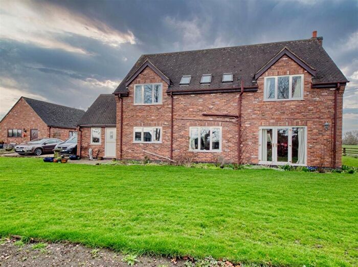 4 Bedroom Detached House For Sale In Barton Brook Farmhouse, Church Broughton, DE65