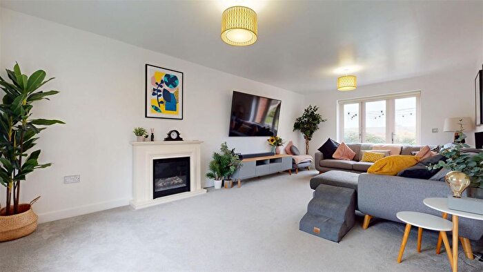 4 Bedroom Detached House For Sale In Mundays Meadow, Hanslope, Milton Keynes, MK19
