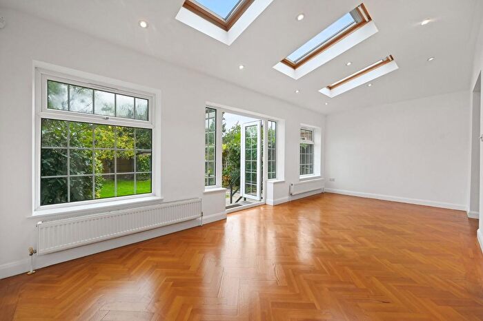 5 Bedroom Semi-Detached House To Rent In Hale Gardens, London, W3