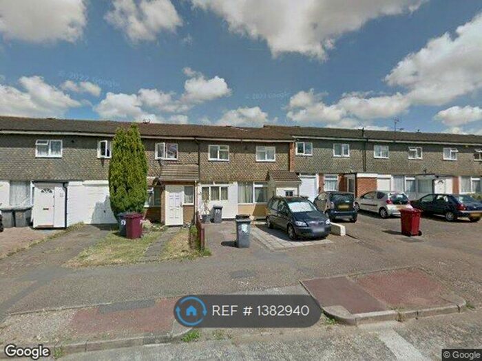 3 Bedroom Terraced House To Rent In Hexham Road, Reading, RG2