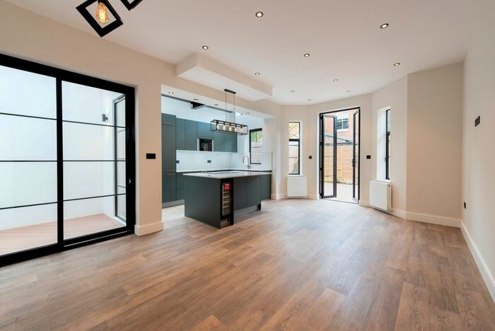 2 Bedroom Flat To Rent In Glenmore Road, London, NW3