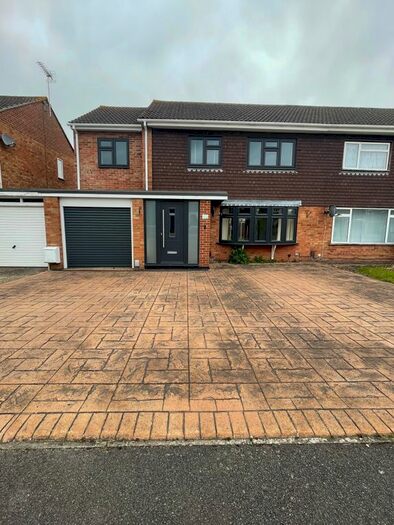 4 Bedroom Semi-Detached House To Rent In Welford Road, Woodley, Reading, RG5