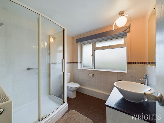 3 Bedroom Bungalow For Sale In Herns Lane, Welwyn Garden City, AL7