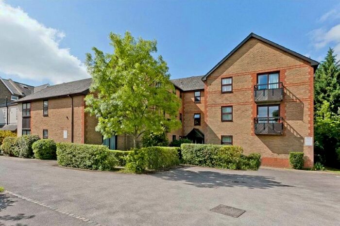 2 Bedroom Flat To Rent In Queens Road, London, SW19