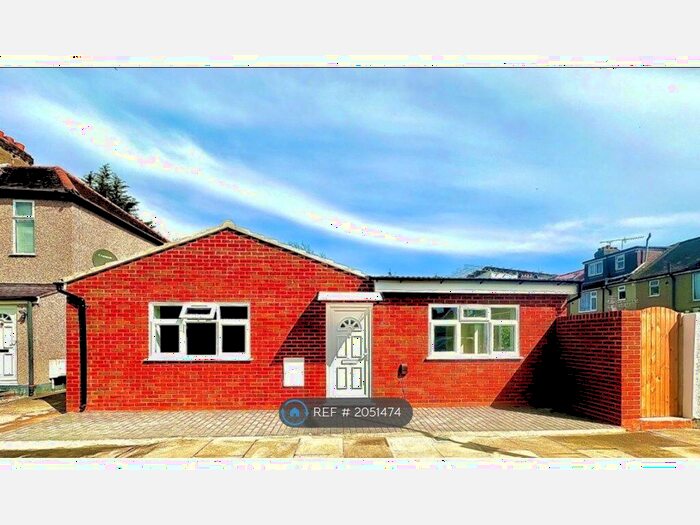 1 Bedroom Detached House To Rent In Trehearn Road, Ilford, IG6