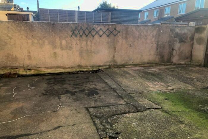 2 Bedroom Flat To Rent In Milton Avenue, Margate CT9