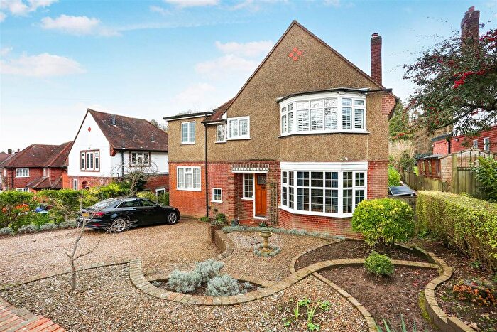 4 Bedroom Detached House For Sale In Green Curve, Banstead, SM7