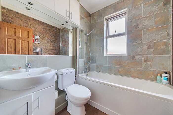 3 Bedroom End Terrace House For Sale In Derwent Road, London, W5